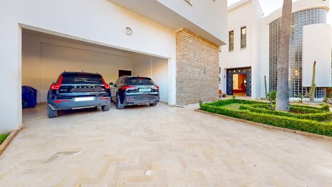 Entrance driveway and garage at the Iligh villa